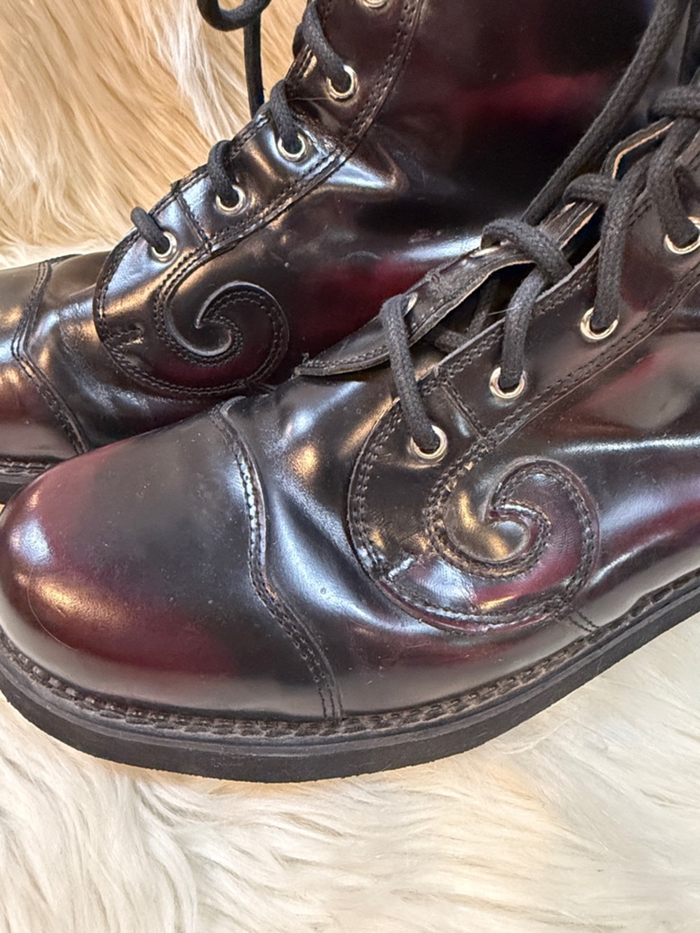 John Fluevog Men's Lace-Up Boots in Black with Deep Burgundy Sheen -Size 11 - Picture 2 of 9